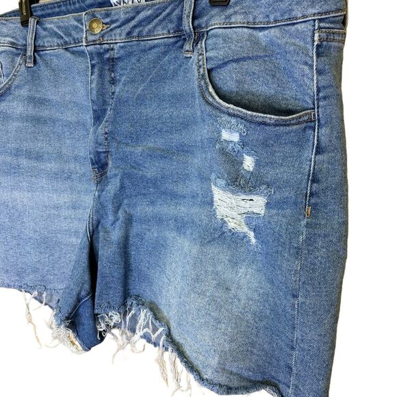 Ava & Viv Blue Distressed Jean Shorts - Size 24 - Picture 3 of 5